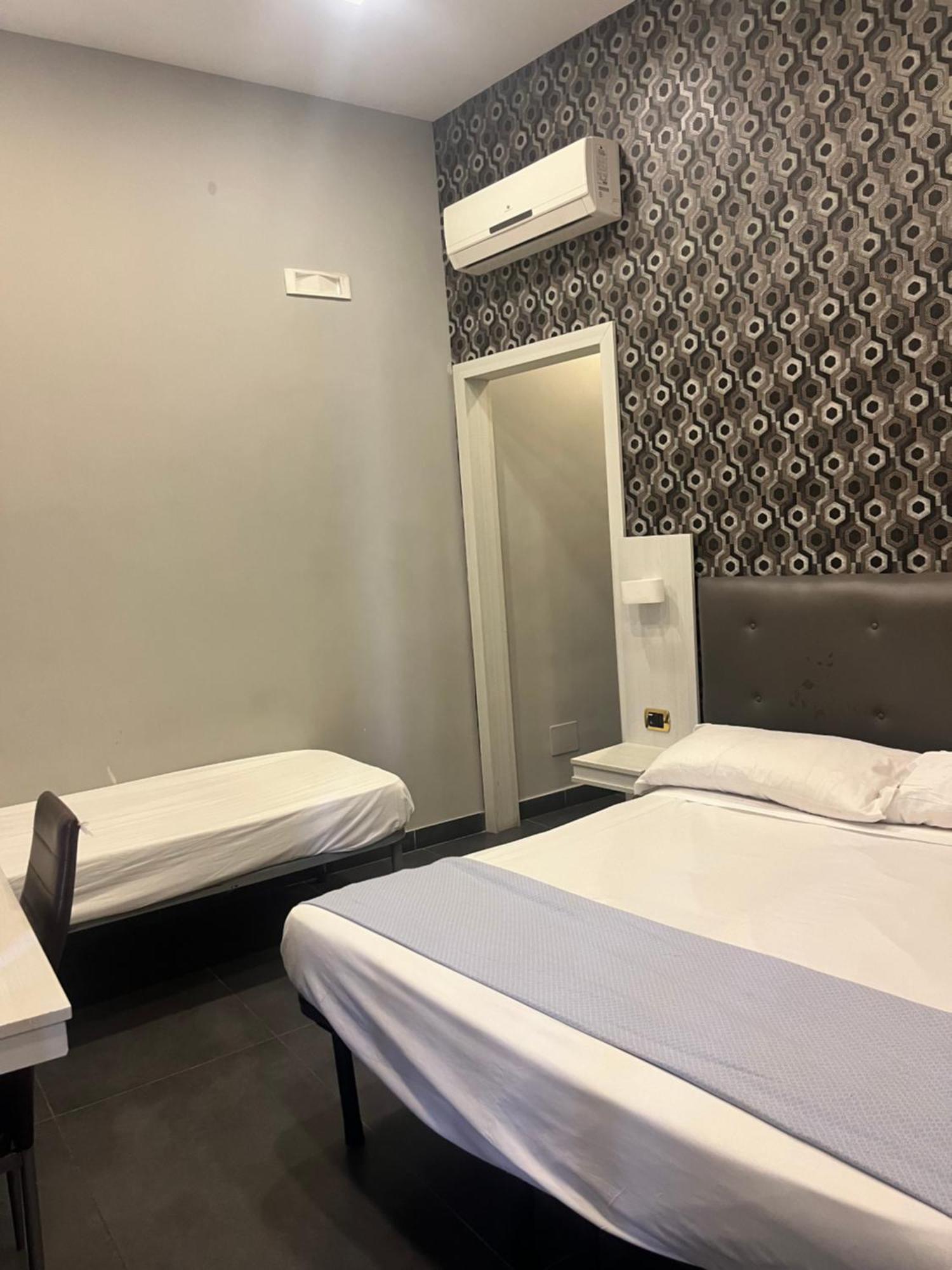 International Hotels Неаполь Экстерьер фото